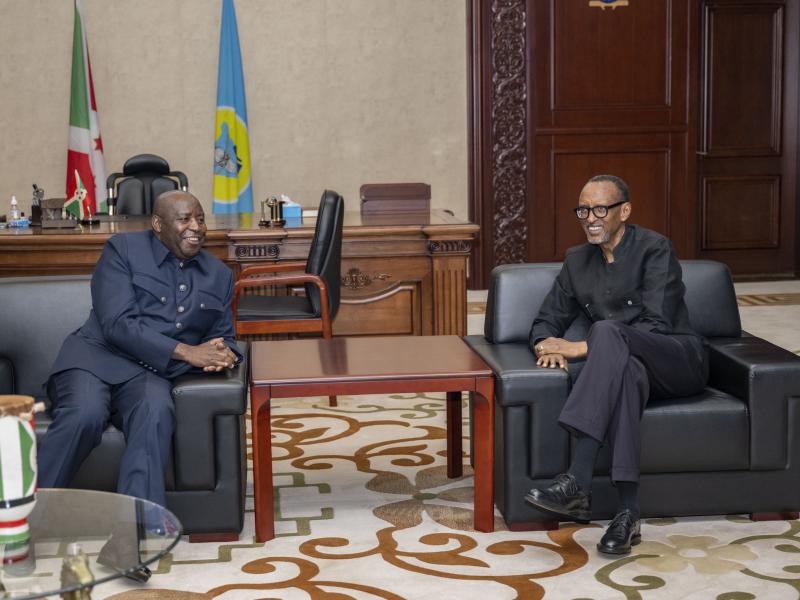 Paul Kagame et Evariste Ndayishimiye