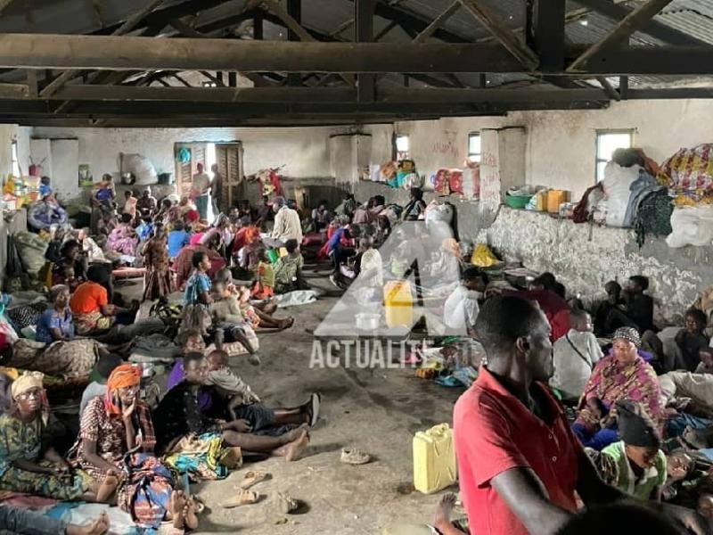 Les déplacés en provenance de Masisi accueillis dans un hangar à Mugunga 