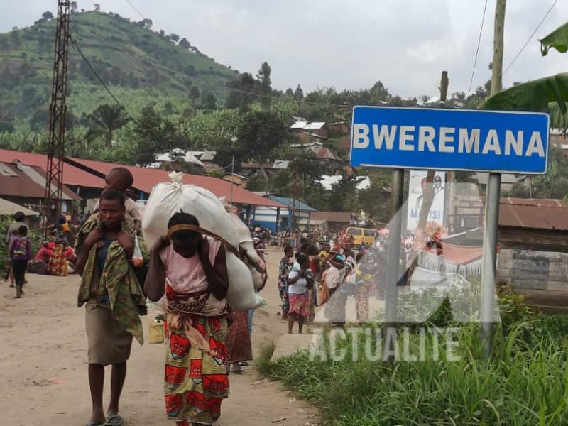 La RN2 passant à Bweremana