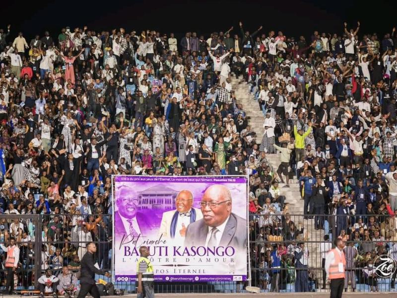 Un rassemblement des fidèles au stade Tata Raphaël