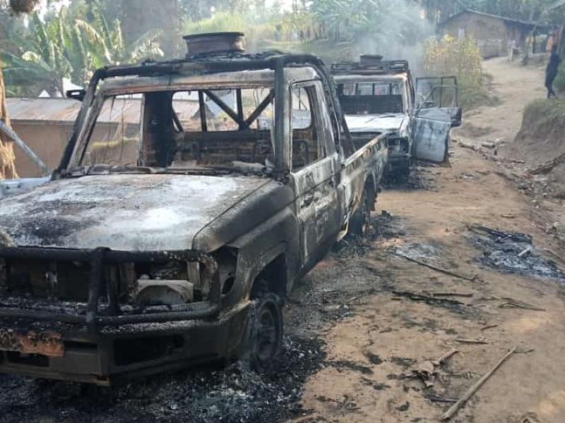Des jeeps de l'ONG Tear Fund incendiées 