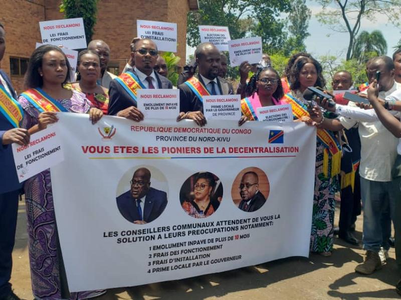 Des conseillers communaux en sit-in 