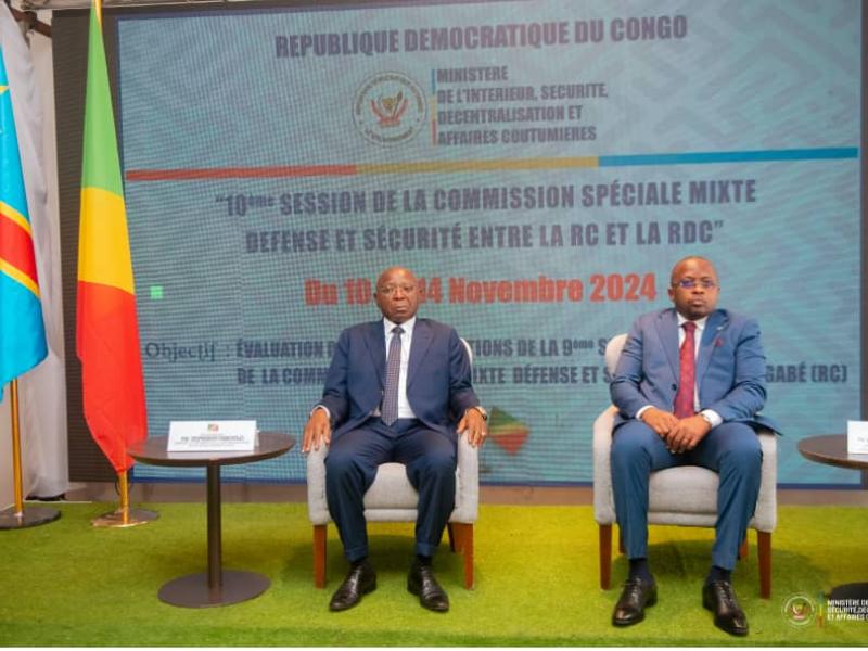 De gauche à droite : Jacquemain Shabani, VPM de l'intérieur et sécurité de la RDC et Zéphyrin Mboulou, ministre de l'intérieur de la République du Congo