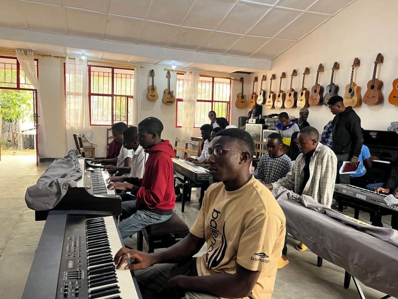 Formation au piano au Foyer culturel de Goma