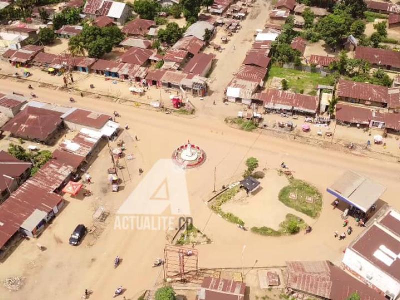 Vue aérienne de la place de la femme, site stratégique situé au centre de la ville de Bandundu, chef-lieu de la province du Kwilu