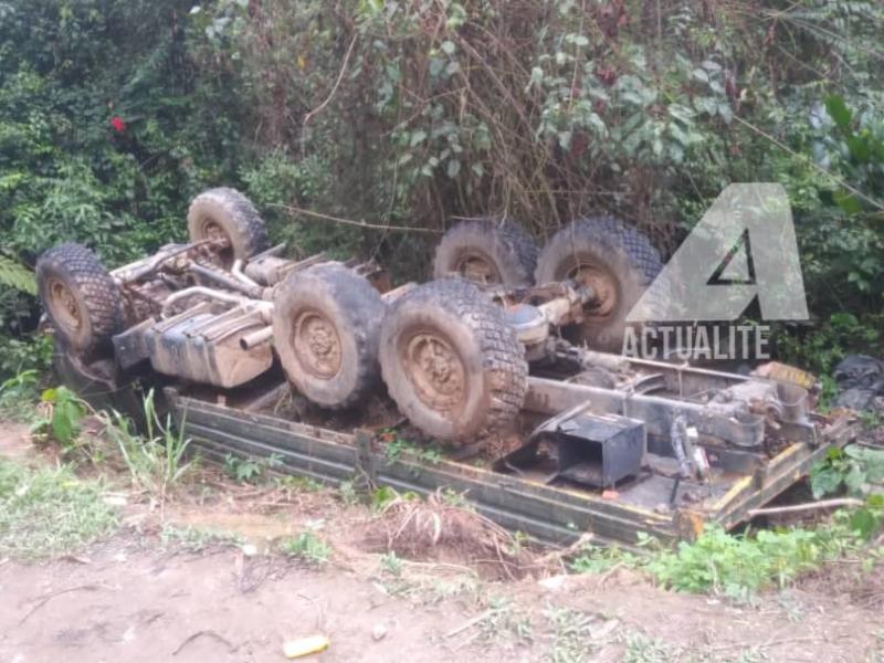 Un camion militaire renversé sur l'axe Kashebere-Walikale centre