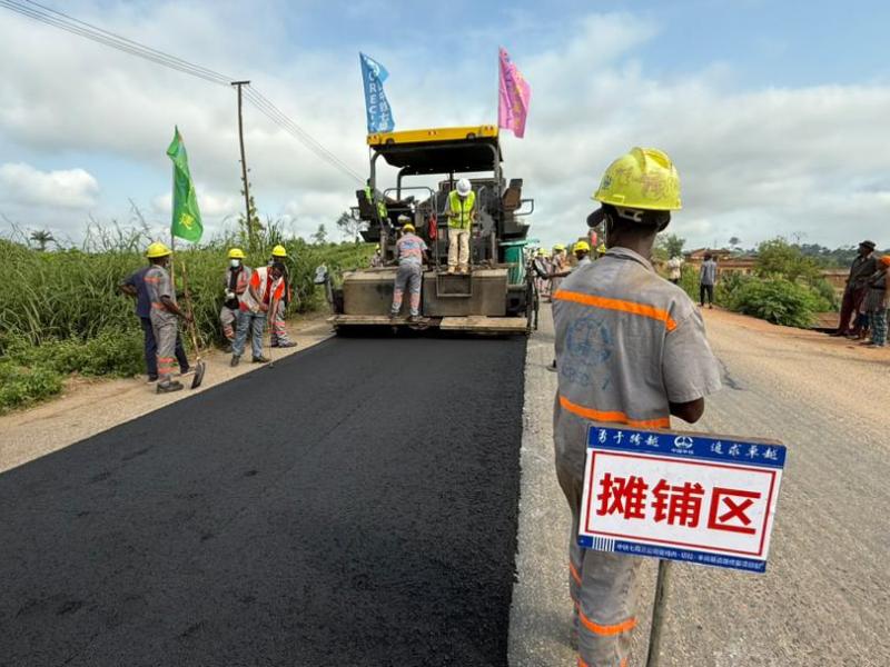 Travaux sur la route Tshela-Manterne