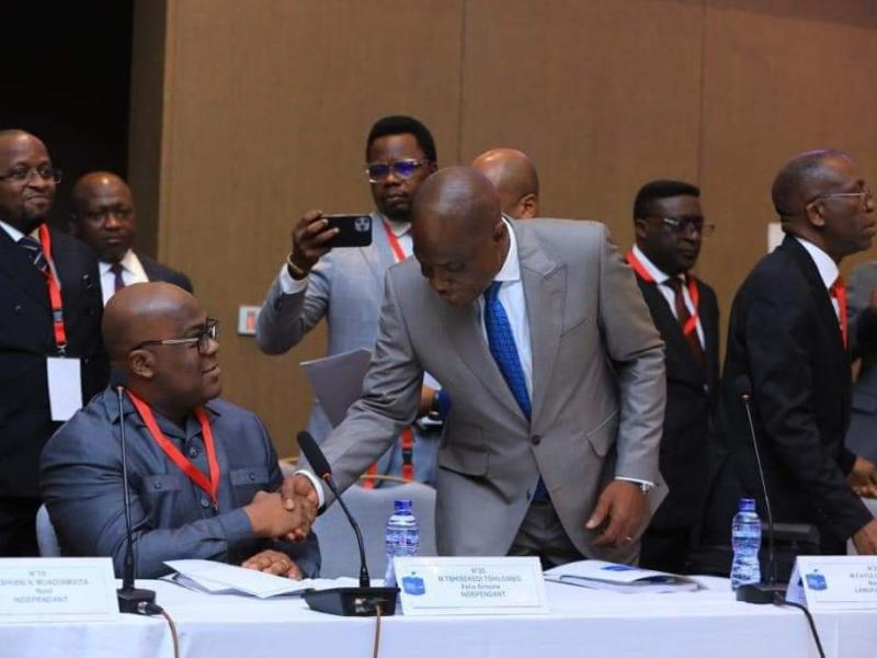 Félix Tshisekedi et Martin Fayulu lors d'une rencontre organisée par la CENI pour les candidats présidents de la République en 2023