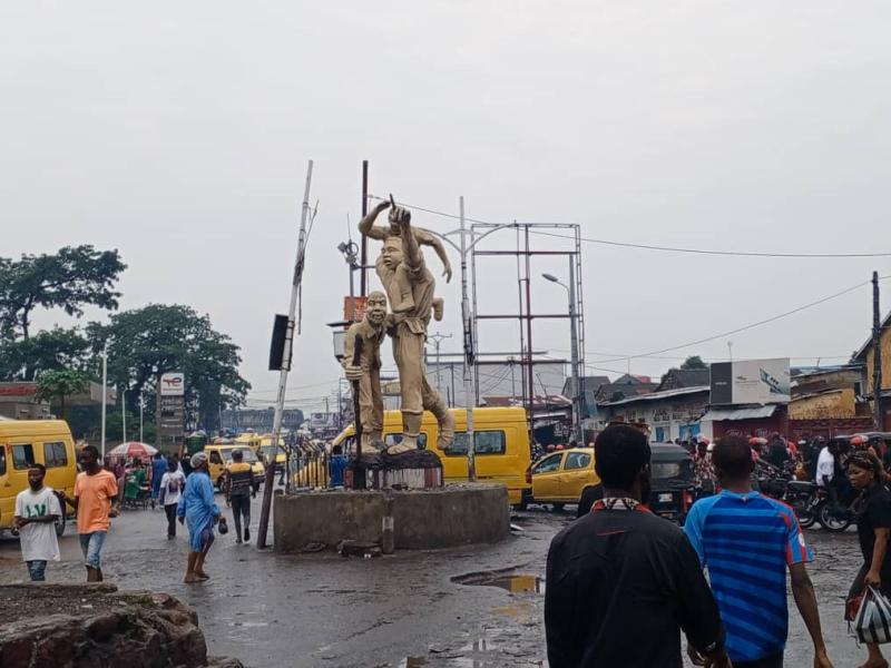 Statut des ancêtres de Matete, au rond-point Mongo dans la même commune après la pluie du 14 juin à Kinshasa