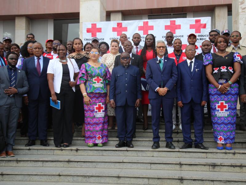 SG de l'IFRC et l'équipe dirigeante de la Croix-Rouge RDC ainsi que les secouristes