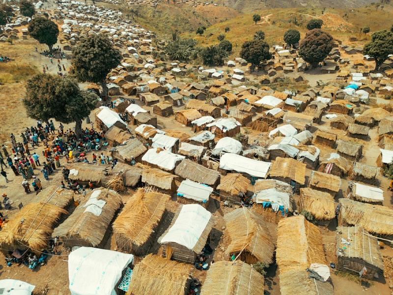 Vue aérienne du camp des personnes déplacées de guerre du nord et sud Kivu se trouvant près de la ville de Kalemie  à Katanika (crédit photo/ WFP Stéphanie MALENGA)