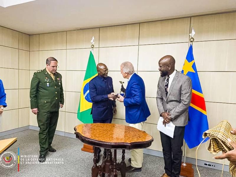 Guy Kabombo au ministère de la défense du Brésil