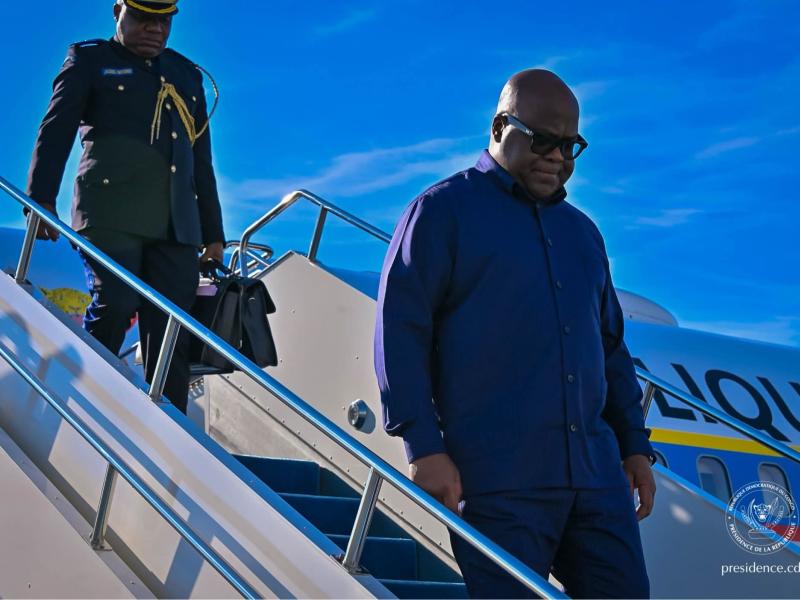 Félix Tshisekedi descendant de l'avion présidentiel 