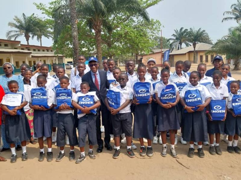 Remise, par ENGEN, des fournitures et bourses scolaires aux élèves de Don Bosco/Ngaliema 