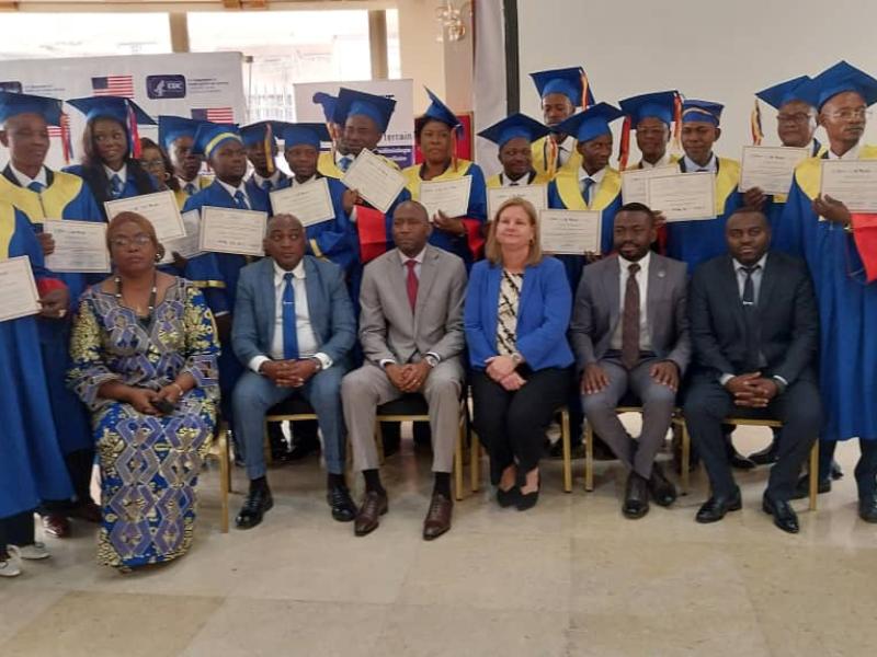 Cérémonie de remise des diplômes aux membres des troisième et cinquième cohortes du Programme de Formation en Épidémiologie de Terrain (FETP)