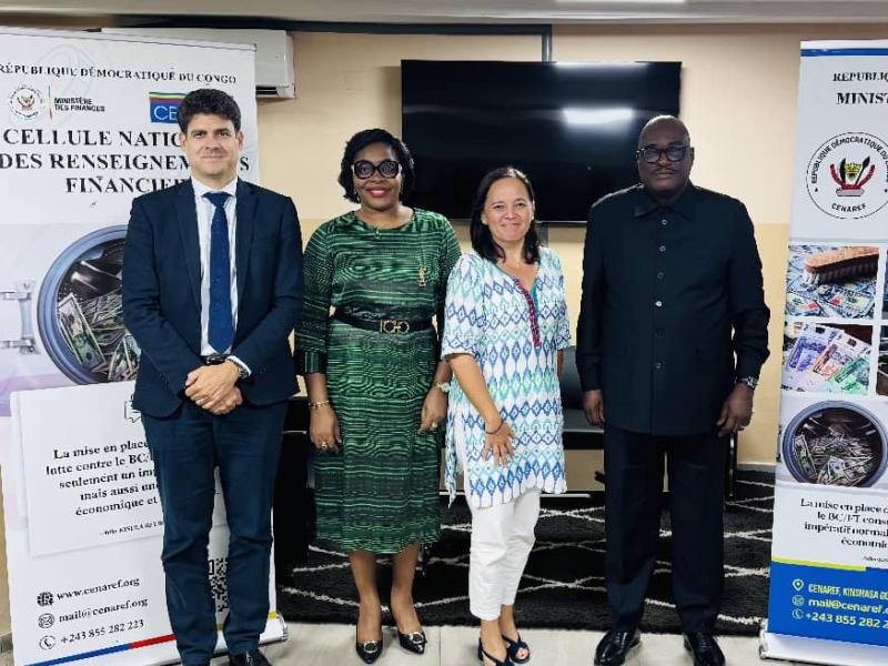 L'équipe dirigeante de la Cenaref et l'ambassadrice plénipotentiaire du Royaume de la Belgique auprès de la RDC