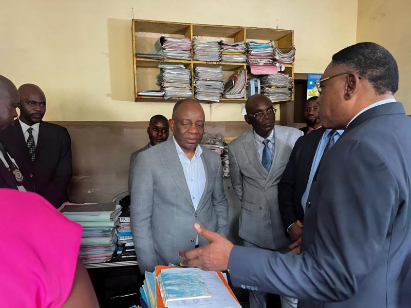 Visite de Guillaume Ngefa au tribunal de paix de Kinshasa/Kinkole 
