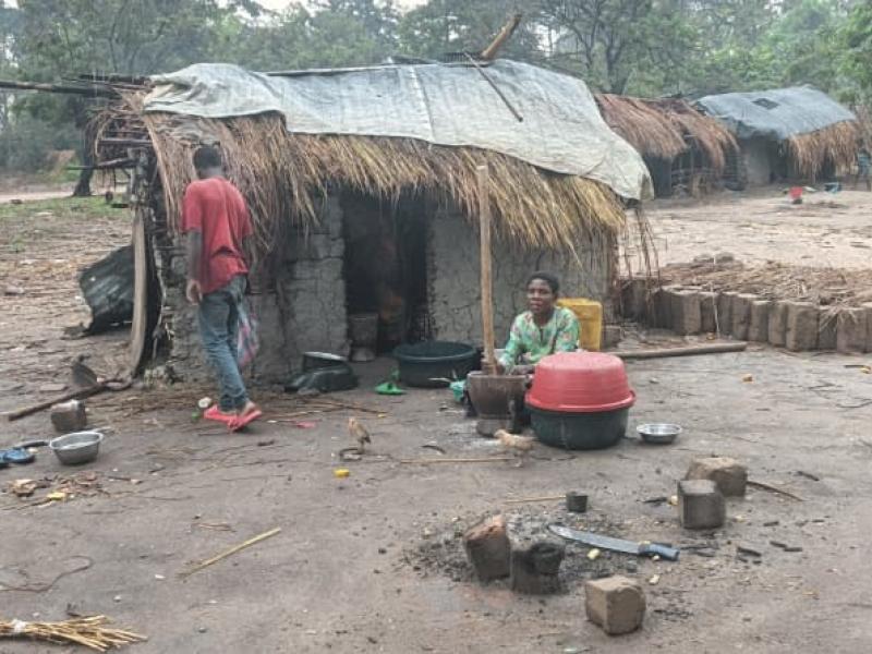 Une famille retournée à Mukimbo, village à près de 40 kilomètres de Nyunzu-centre(Tanganyika), après des violents affrontements entre Twa et Bantou