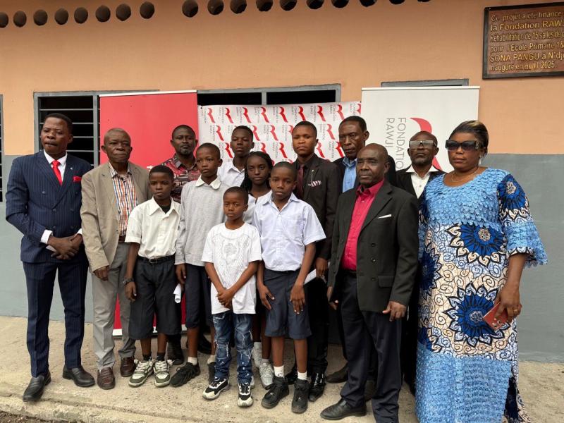 Inauguration du Lycée Sona-Pangu située à N’Djili, où 15 salles de classes ont été réhabilitées pour améliorer les  conditions d’enseignement de ses 920 élèves.