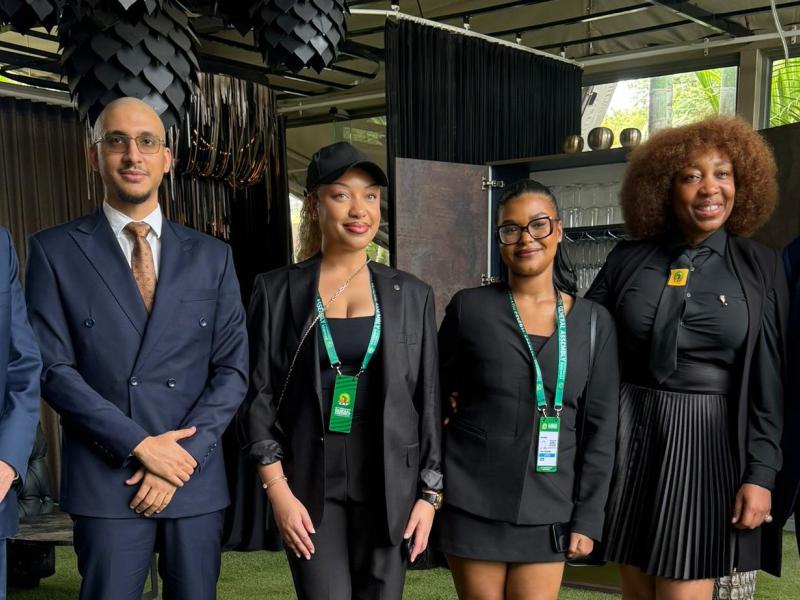 A l'extrémité gauche, le président de la Fifa, Gianni Infatino et l'extrémité droite, le président de la CAF, Patrice Montsepe lors de l'Assemblée générale de la CAF à Kemesha, à Kinshasa 