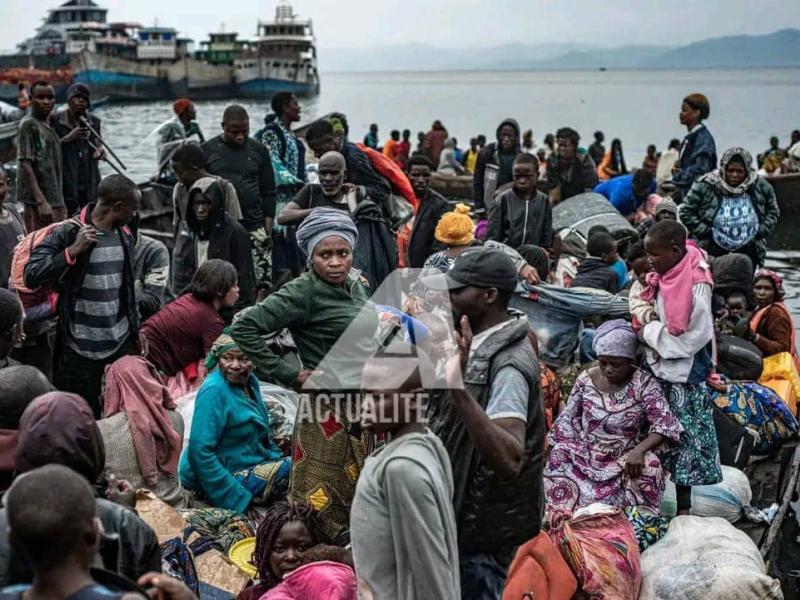 De petites commerçantes au port de Kituku, à l'ouest de Goma