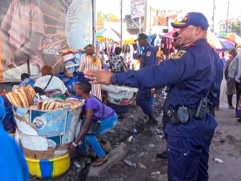 Le commissaire divisionnaire de la police ville de Kinshasa, Israël Kantu à Pompage
