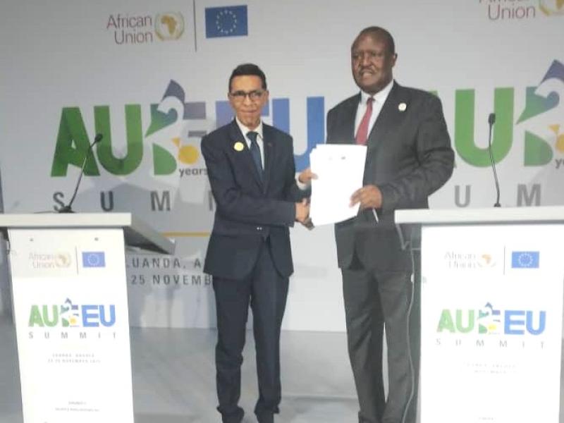  Younous Omarjee et Fortune Charumbira