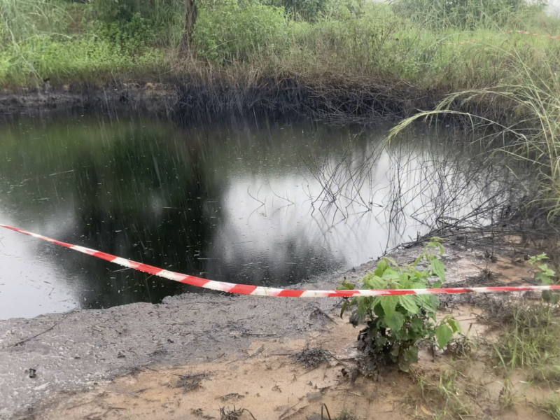 Nappe d'huile. Parc Marin des Mangroves. Muanda, RDC, 2024. Documents PPLAAF–TBIJ