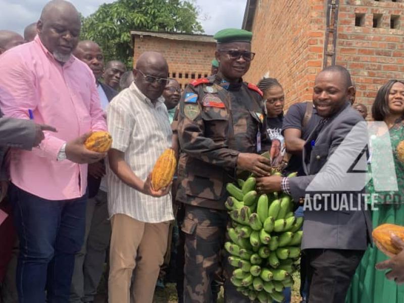 Le gouverneur Somo lançant le forum agricole à Walikale