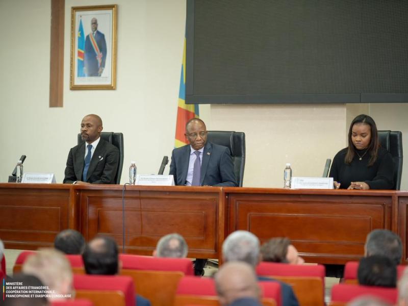 Les membres du gouvernement face aux diplomates accrédités en RDC