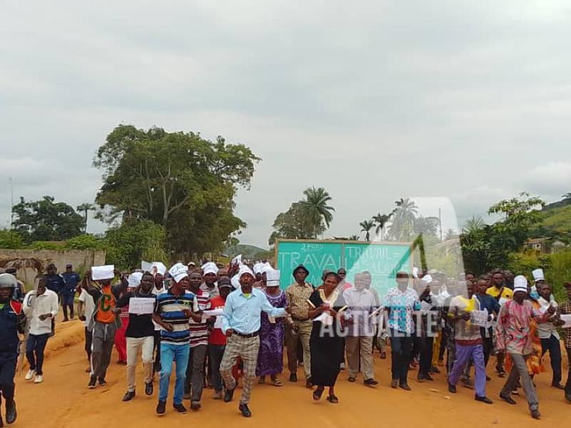 des enseignants manifestants à Popokabaka