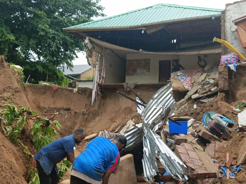 Une maison écroulée à Mont-Ngafula