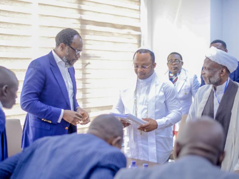 Rencontre entre Sesanga et Dodo Kamba