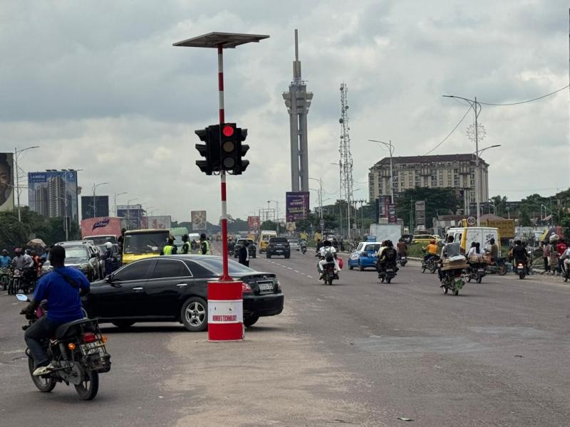 A Kinshasa, capitale de la RDC, des feux de signalisation conçus et fabriqués localement 
