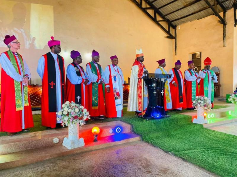 Les évêques anglicans an colloque à Aru 