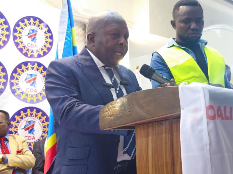 Toussaint Alonga s'exprimant lors du lancement de Congo d'Abord