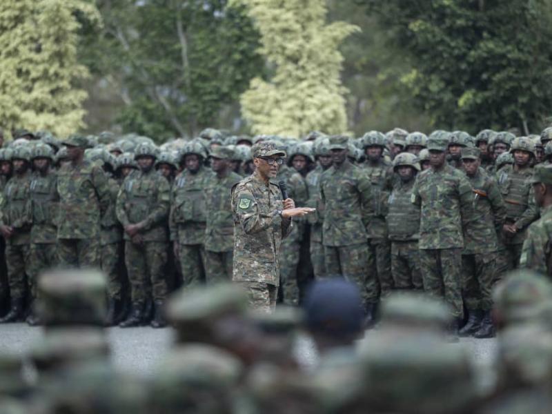 Kagame et les officiers de RDF