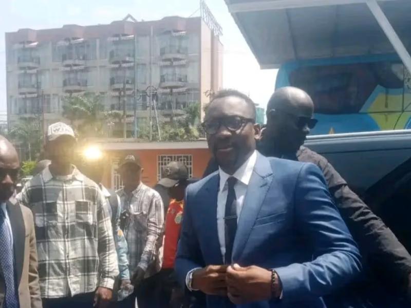 Shabani Nonda lors du dépot de sa candidature comme président de la FECOFA 