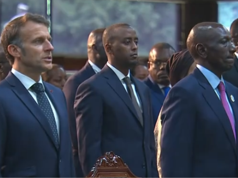 Emmanuel Macron et William Ruto au Sommet Africa Forward à Nairobi