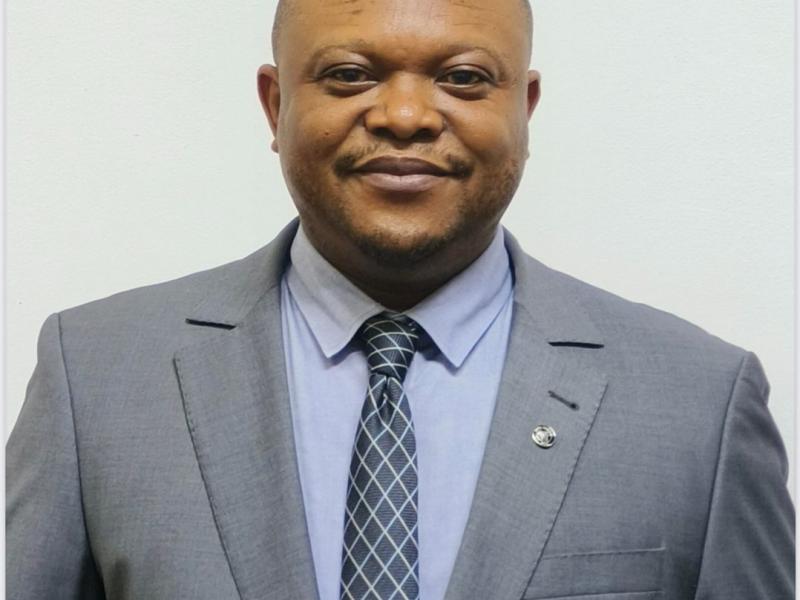 le député Elvis Atsongya