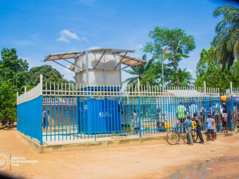 Une unité solaire de pompage et de traitement d’eau construite par le consortium Stever Construct Sarl et Sotrad-Water à Kisangani (Photo Presse Développement Rural)