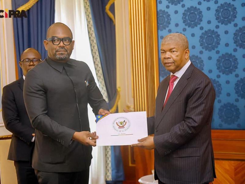 Sumbu Sita Mambu, haut représentant de Félix Tshisekedi reçu par João Lourenço, président de la République d'Angola 