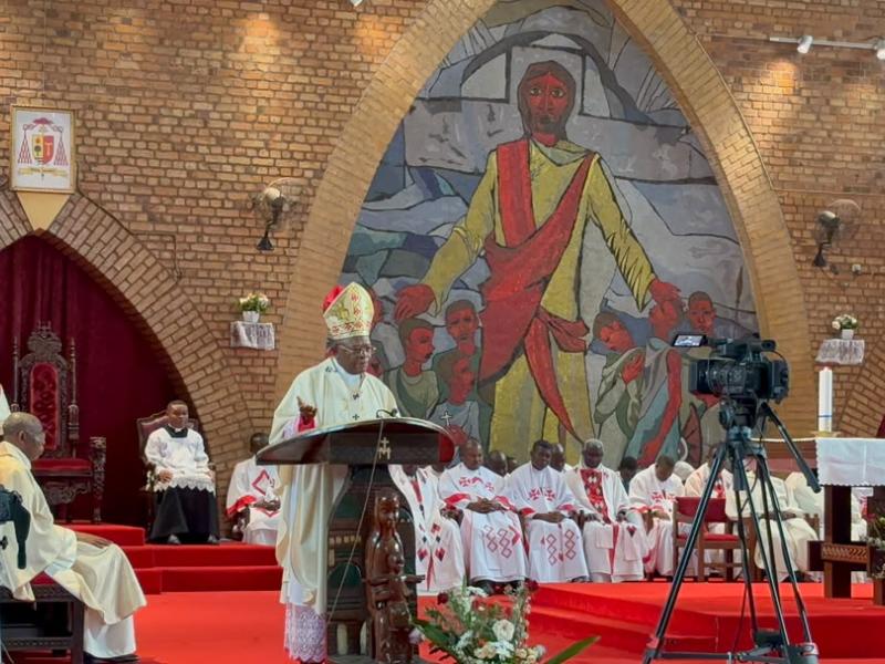 Le Cardinal Fridolin Ambongo célébrant la messe le 30 juin 2026