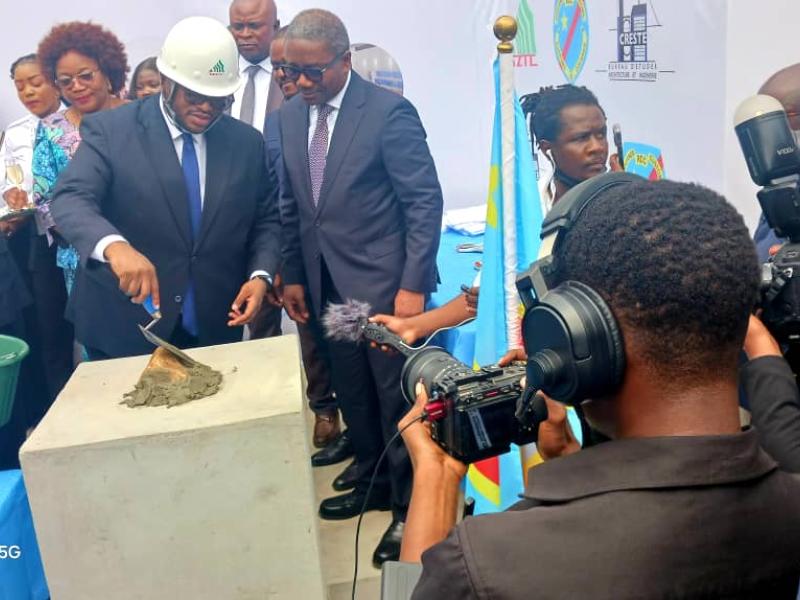 Pose de la première pierre d’un immeuble administratif de 20 niveaux appartenant à la DGDA, à Kinshasa