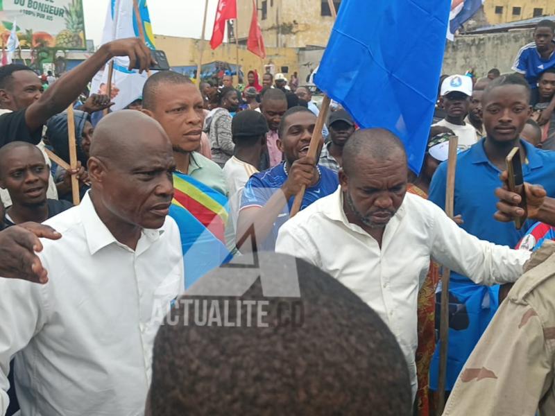 Arrivée de Fayulu pour la manifestation de l'opposition