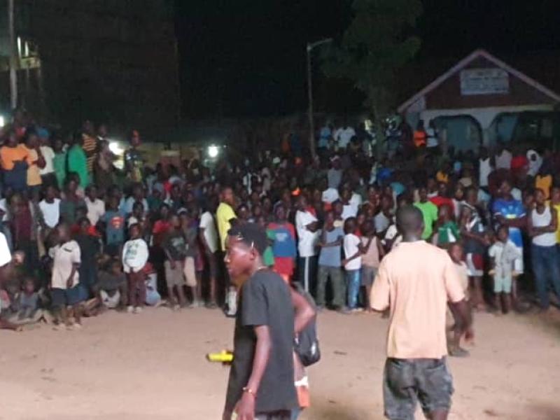 Des jeunes dans la commune rurale de Walikale lors du match Portugal vs RDC 