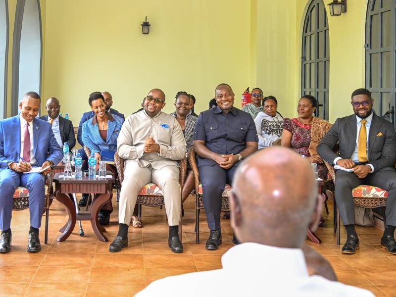 Floribert Anzuluni reçu par Yoweri Museveni