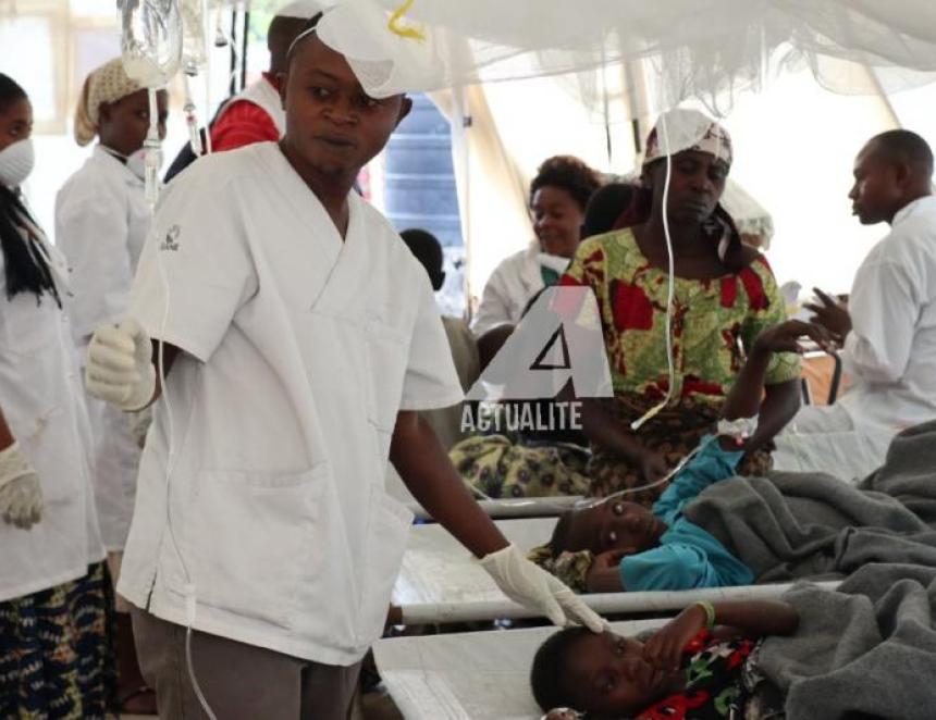 Des agents de santé prennent en charge quelques enfants frappés par le Cholera à Goma / Ph. Ley Uwera 