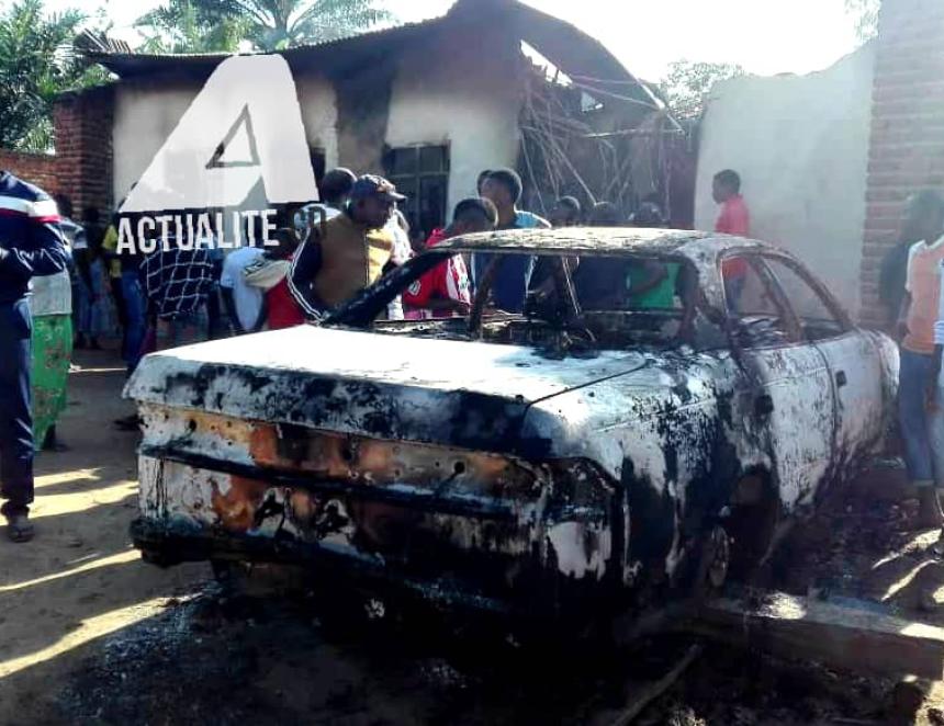 Voiture et maison incendiées lors d'une attaque des ADF au quartier Boikene à Beni