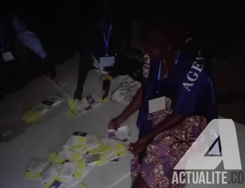 Dépouillement dans un bureau de vote à Beni  / Ph. Yassin Kombi 